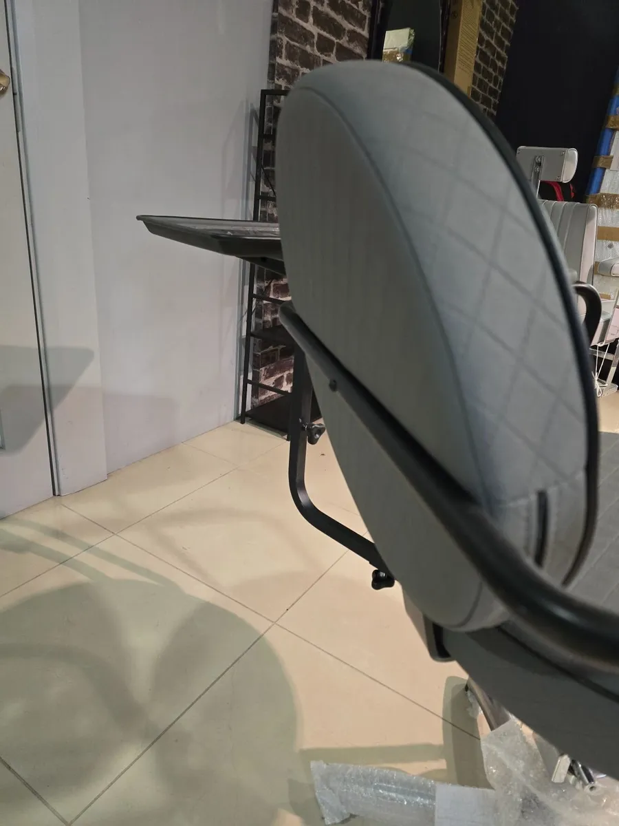 REM Calypso hydraulic salon chair NEW - Image 3