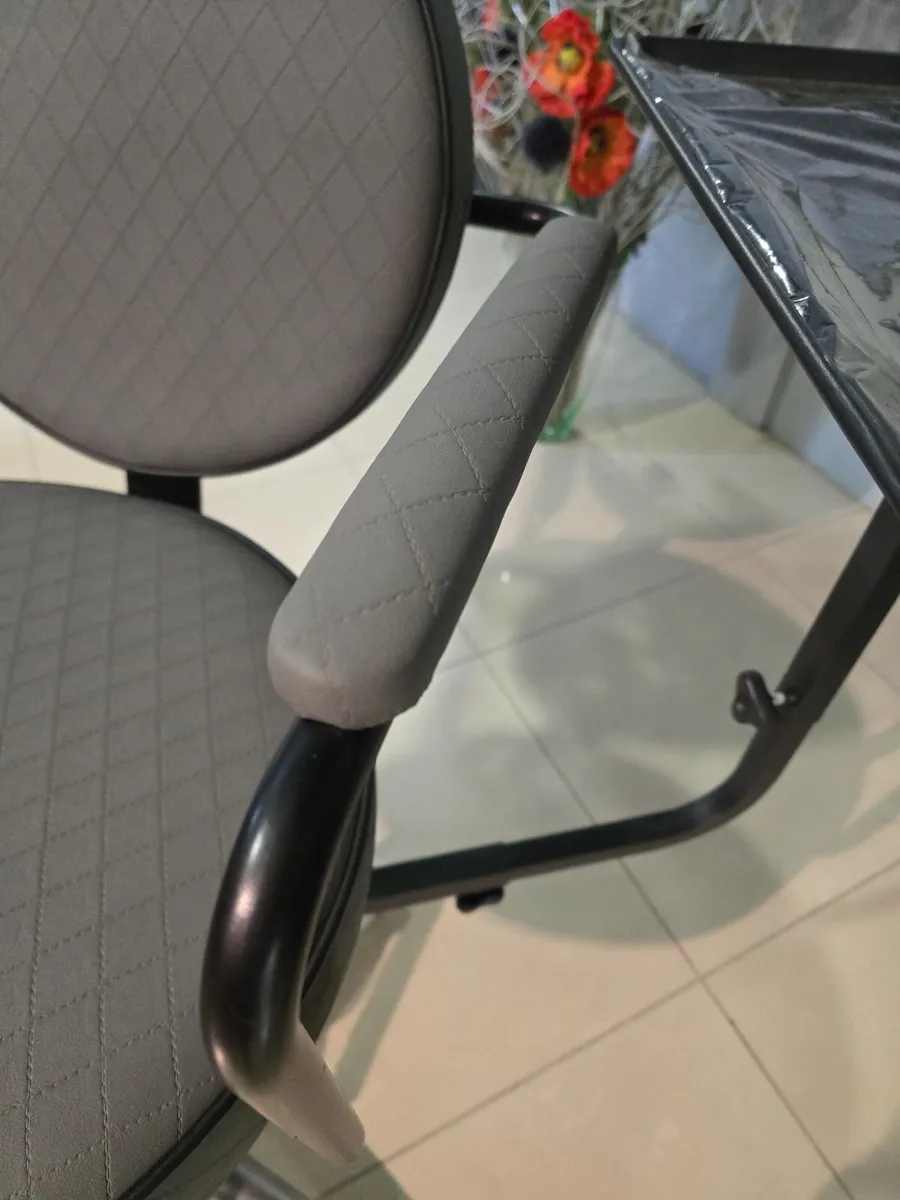 REM Calypso hydraulic salon chair NEW - Image 4