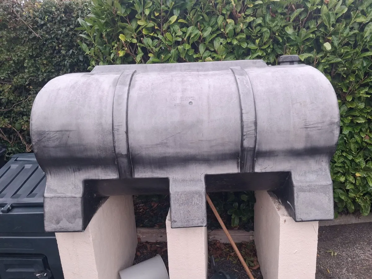 Oil tank
