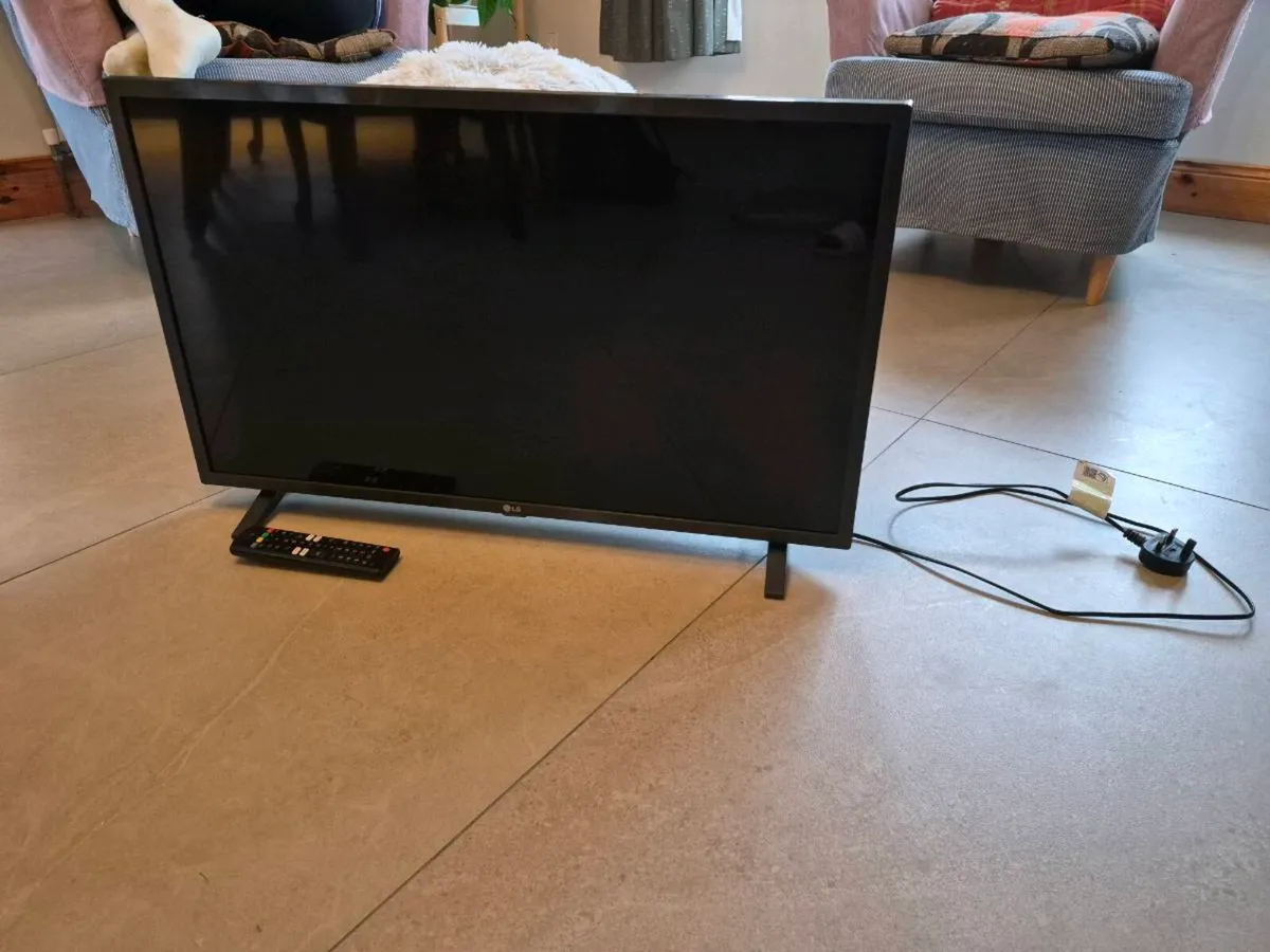LG 32” Smart TV – 32LQ63006LA – Remote Included - Image 1