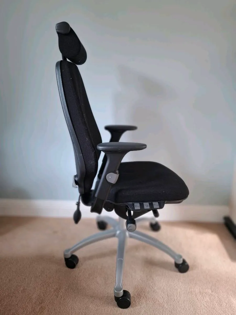 Office chair - Image 2