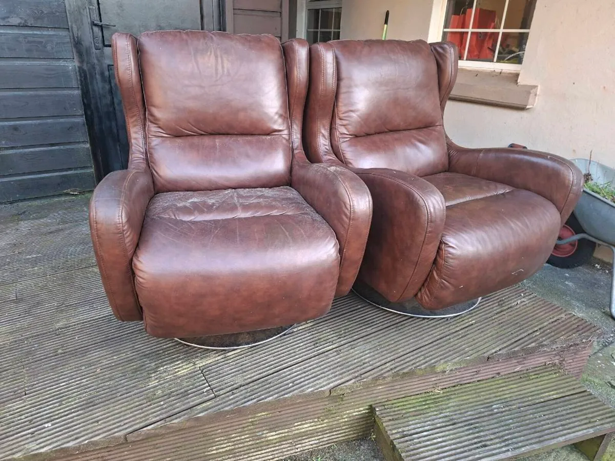 2 swivel armchairs
