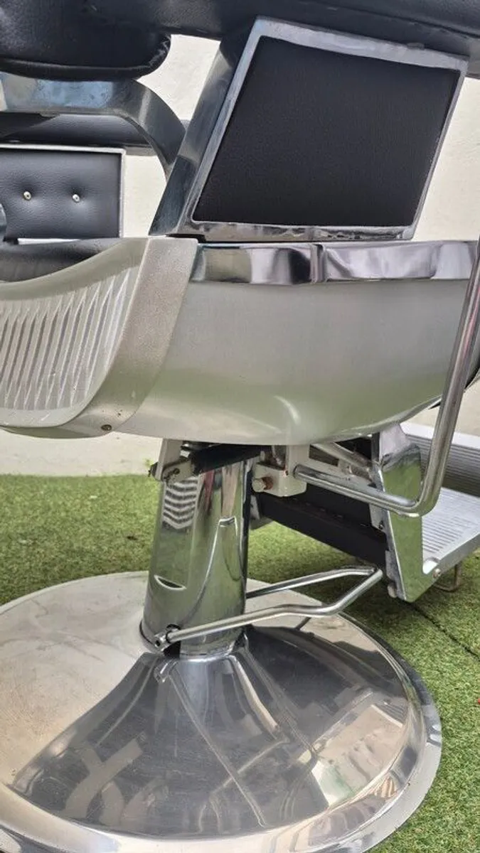 Barber chair - Image 2