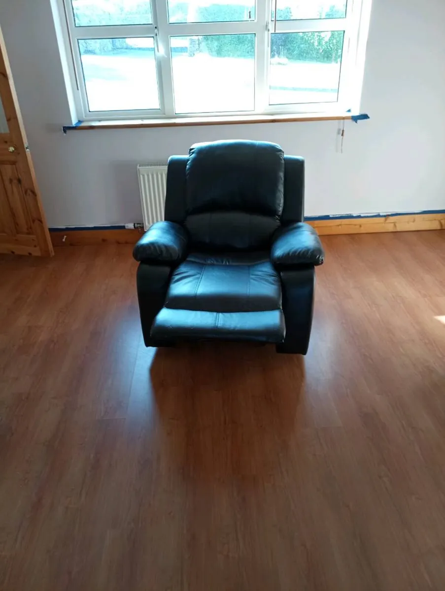Couch, reclining. 8 - Image 1