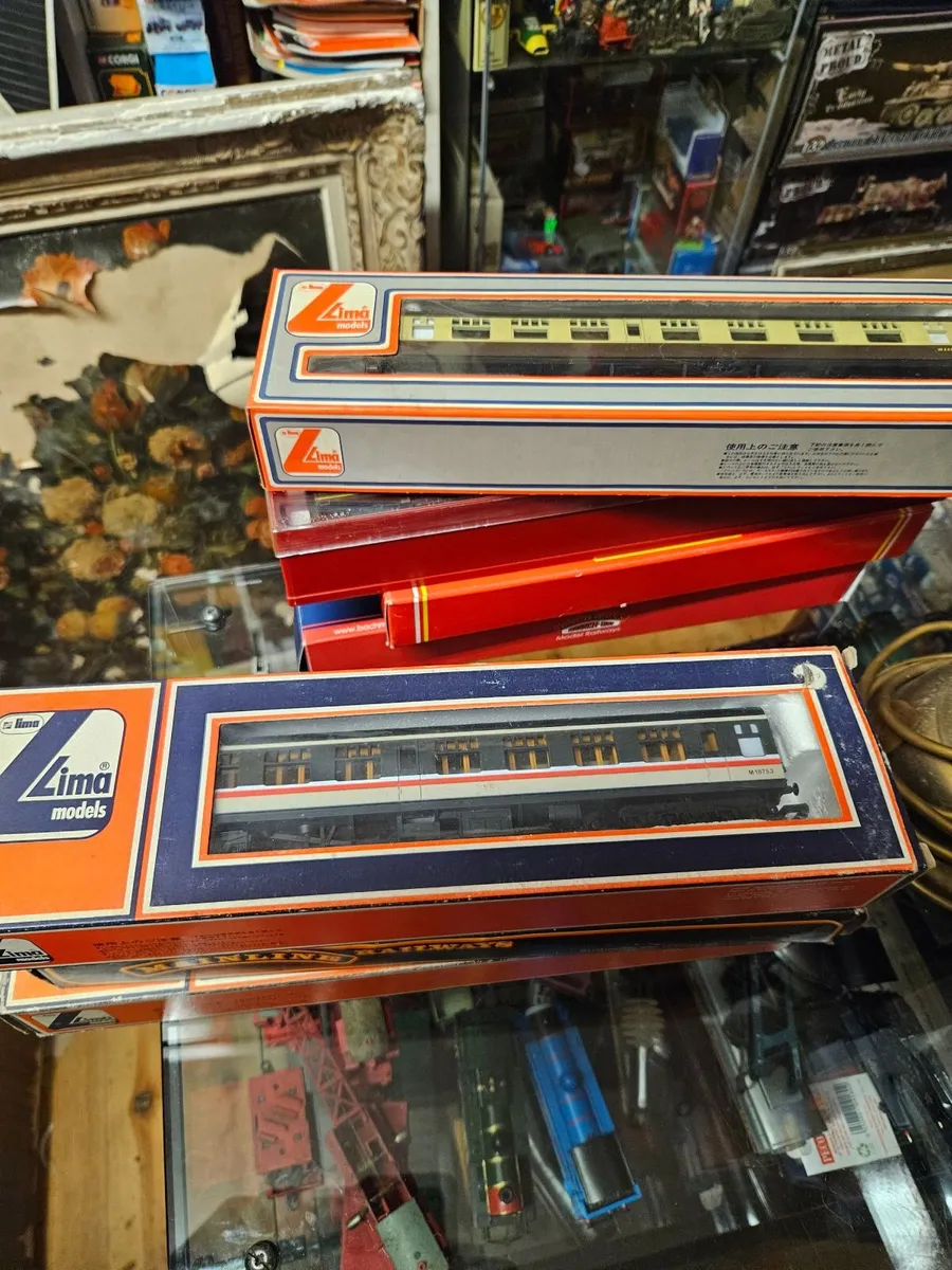 Hornby Lima OO Gauge Carraige