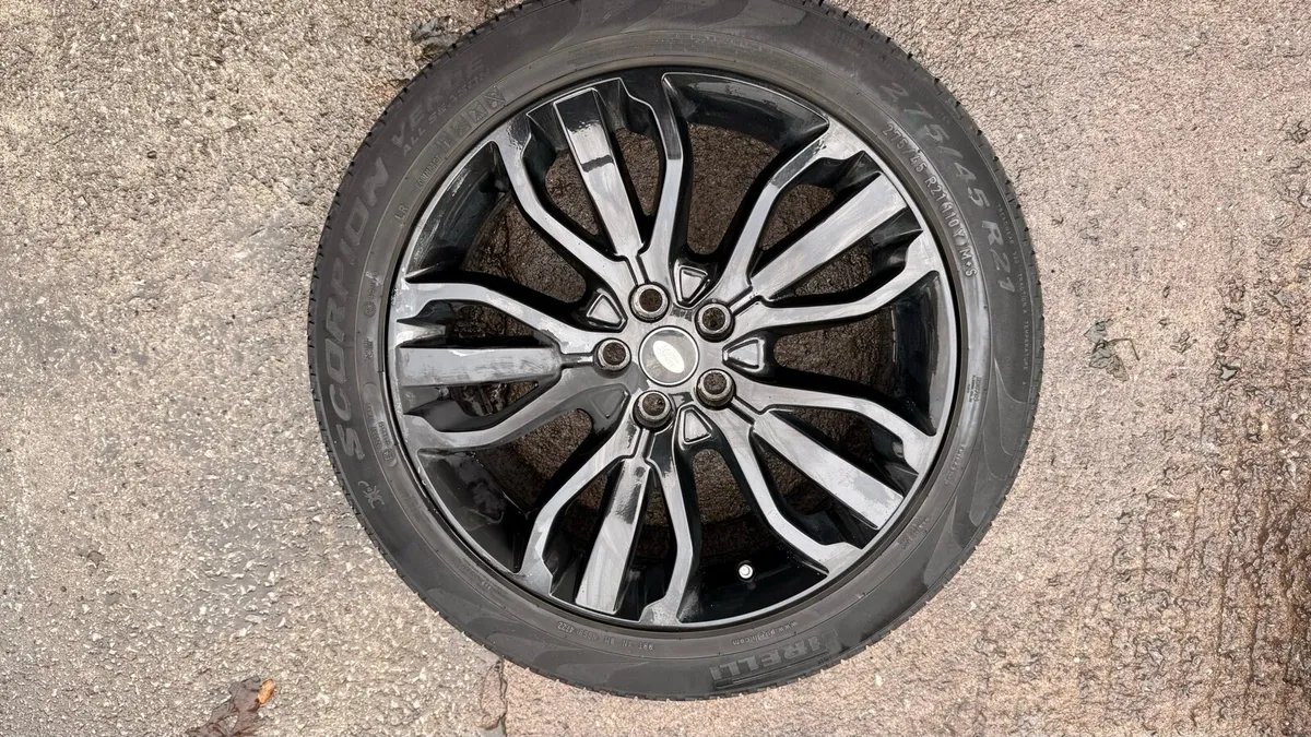 Land Rover Range Rover Sport  genuine 21 alloys - Image 2