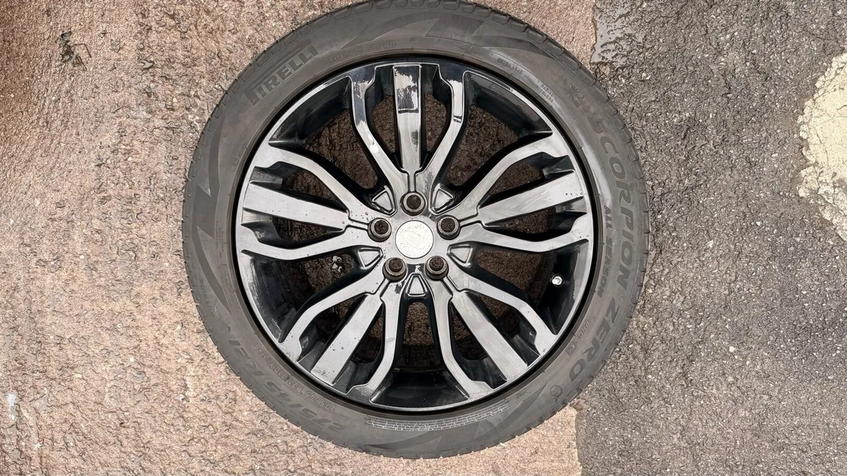 Land Rover Range Rover Sport  genuine 21 alloys - Image 3