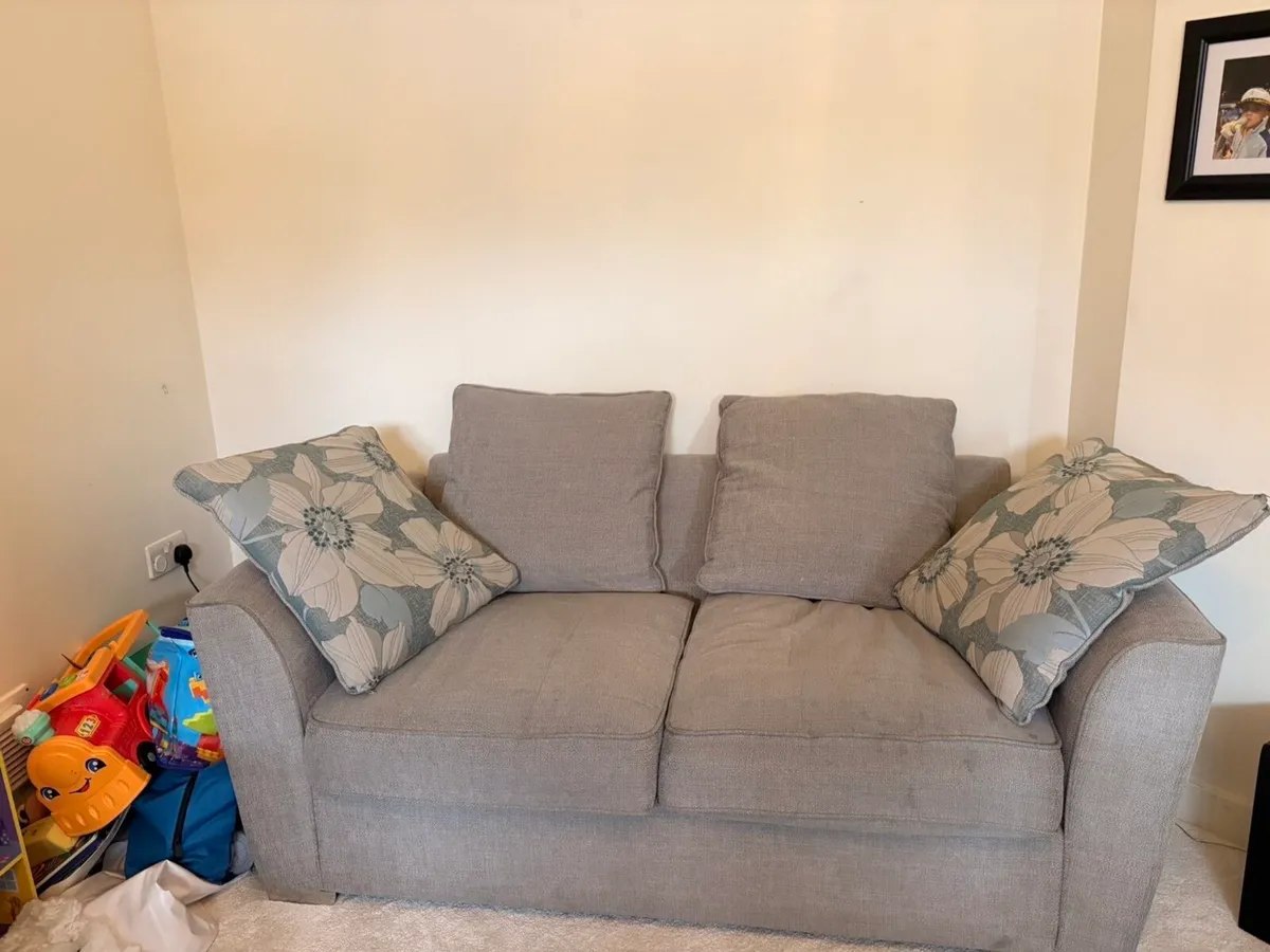 Couch/Sofa - Image 4