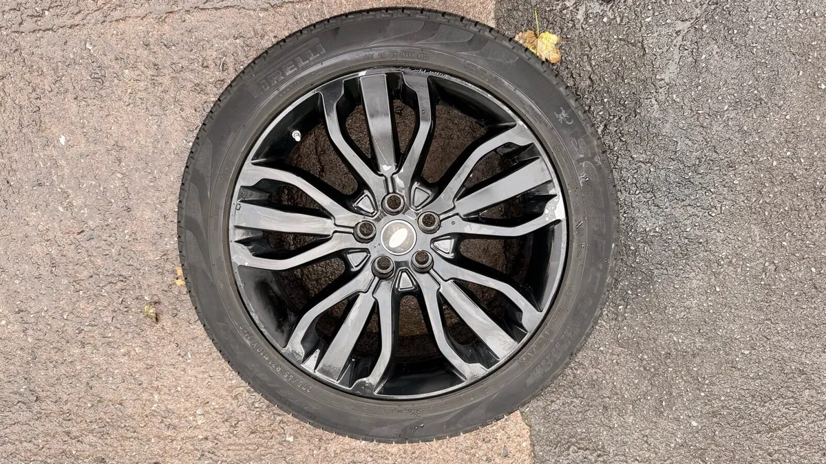 Land Rover Range Rover Sport  genuine 21 alloys - Image 4