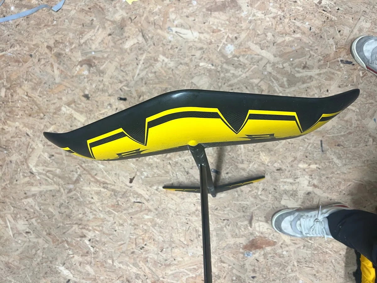 Naish foil and Hover surfboard complete package - Image 4
