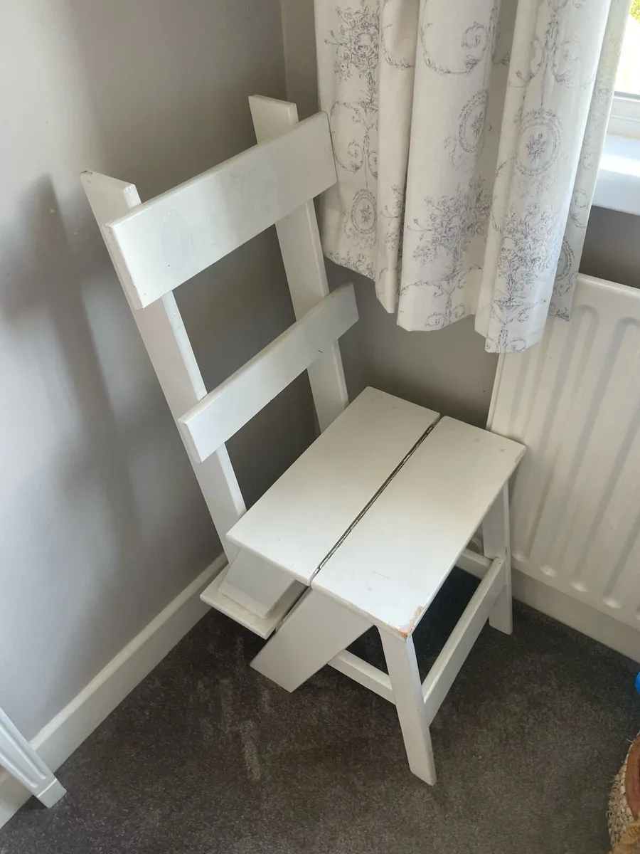 Chair & steps - Image 1