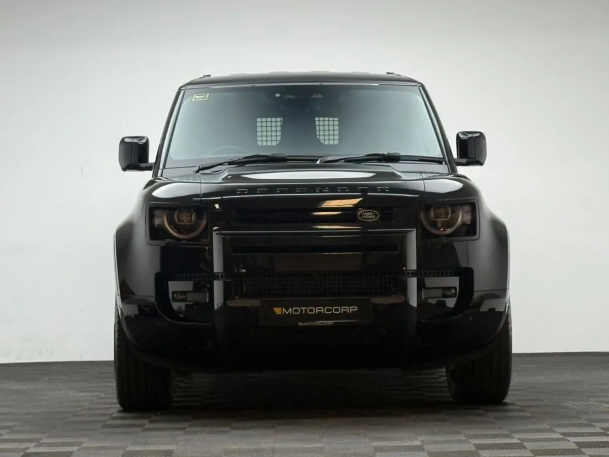 Land Rover Defender SE X-DYNAMIC D250 3.0 3 SEATER - Image 2