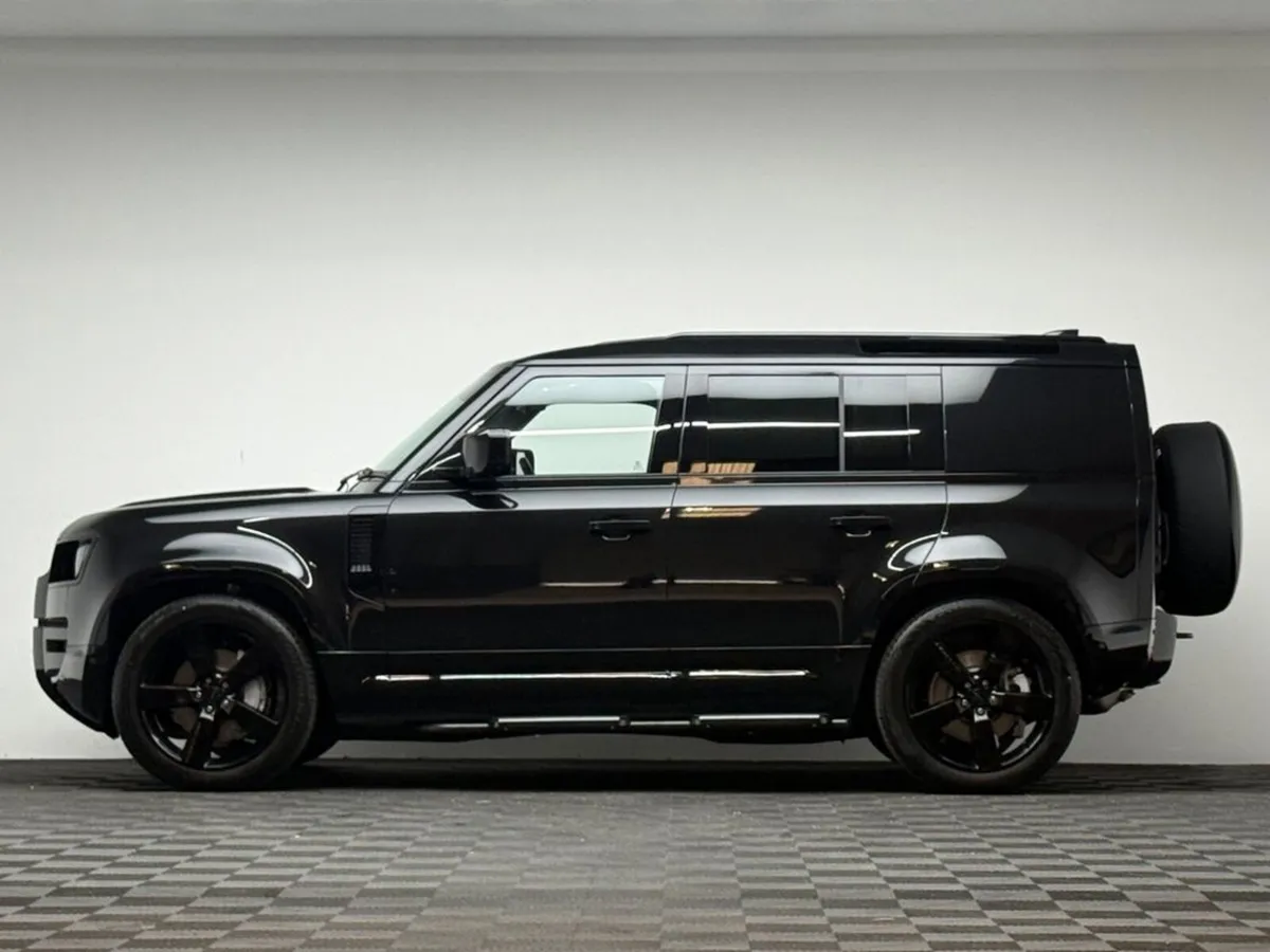 Land Rover Defender HSE X-DYNAMIC D350 3.0 3 SEATE - Image 4