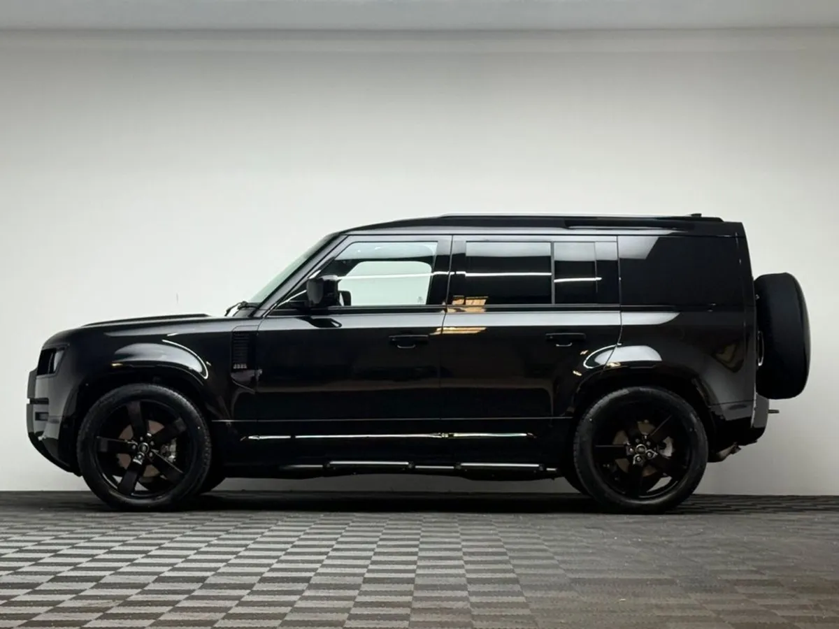 Land Rover Defender SE X-DYNAMIC D250 3.0 3 SEATER - Image 4