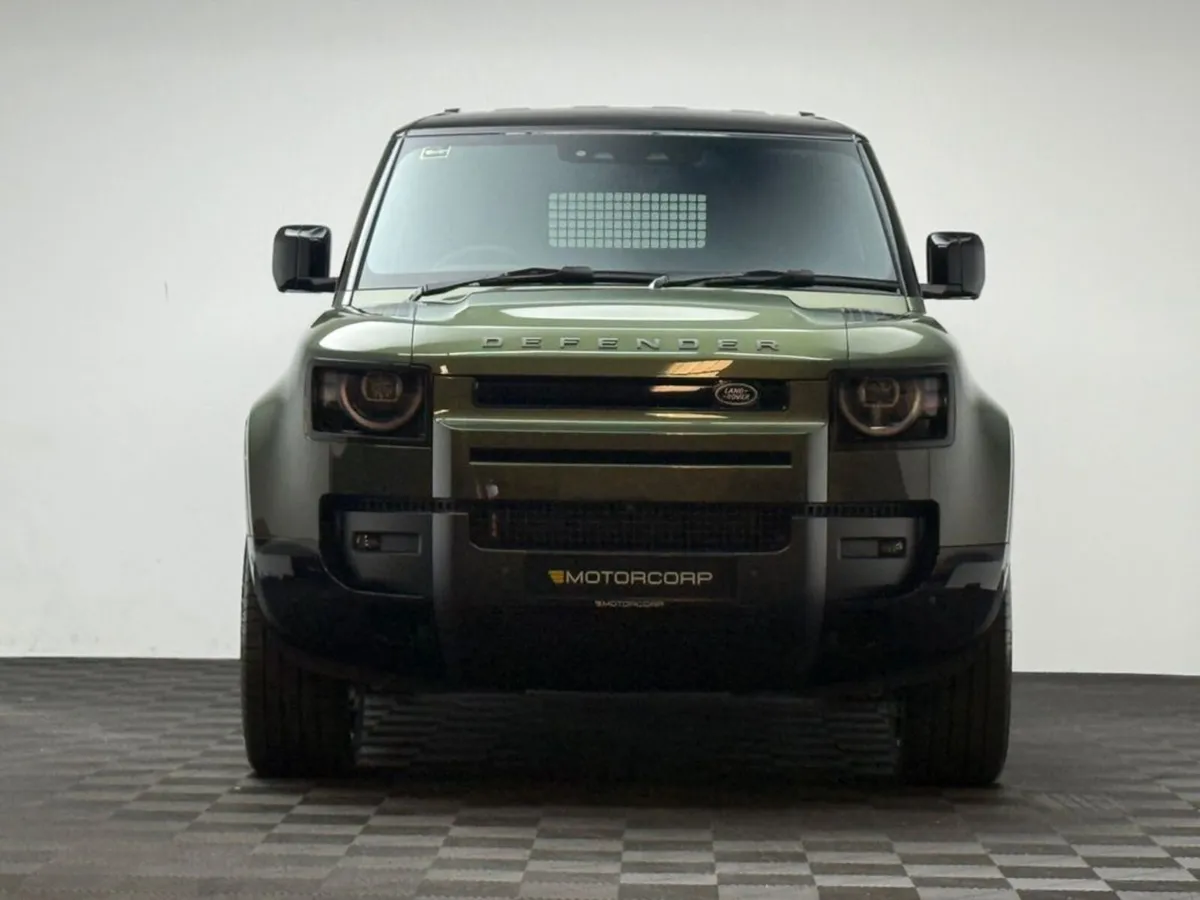 Land Rover Defender SE X-DYNAMIC D250 3.0 3 SEATER - Image 2