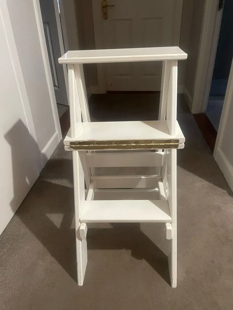 Chair & steps - Image 2