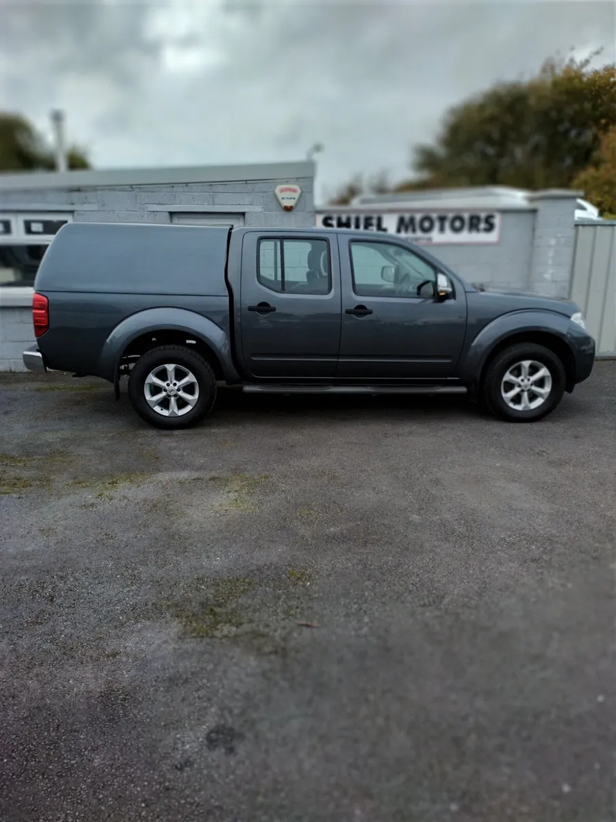 4X4 CREW CAB PICK UP - Image 1