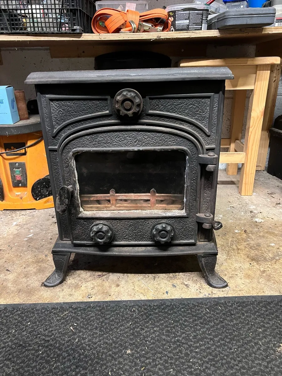 solid fuel stove - Image 1