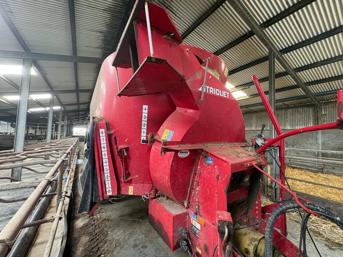 Triolet Diet Feeder With Straw Blower - Image 3