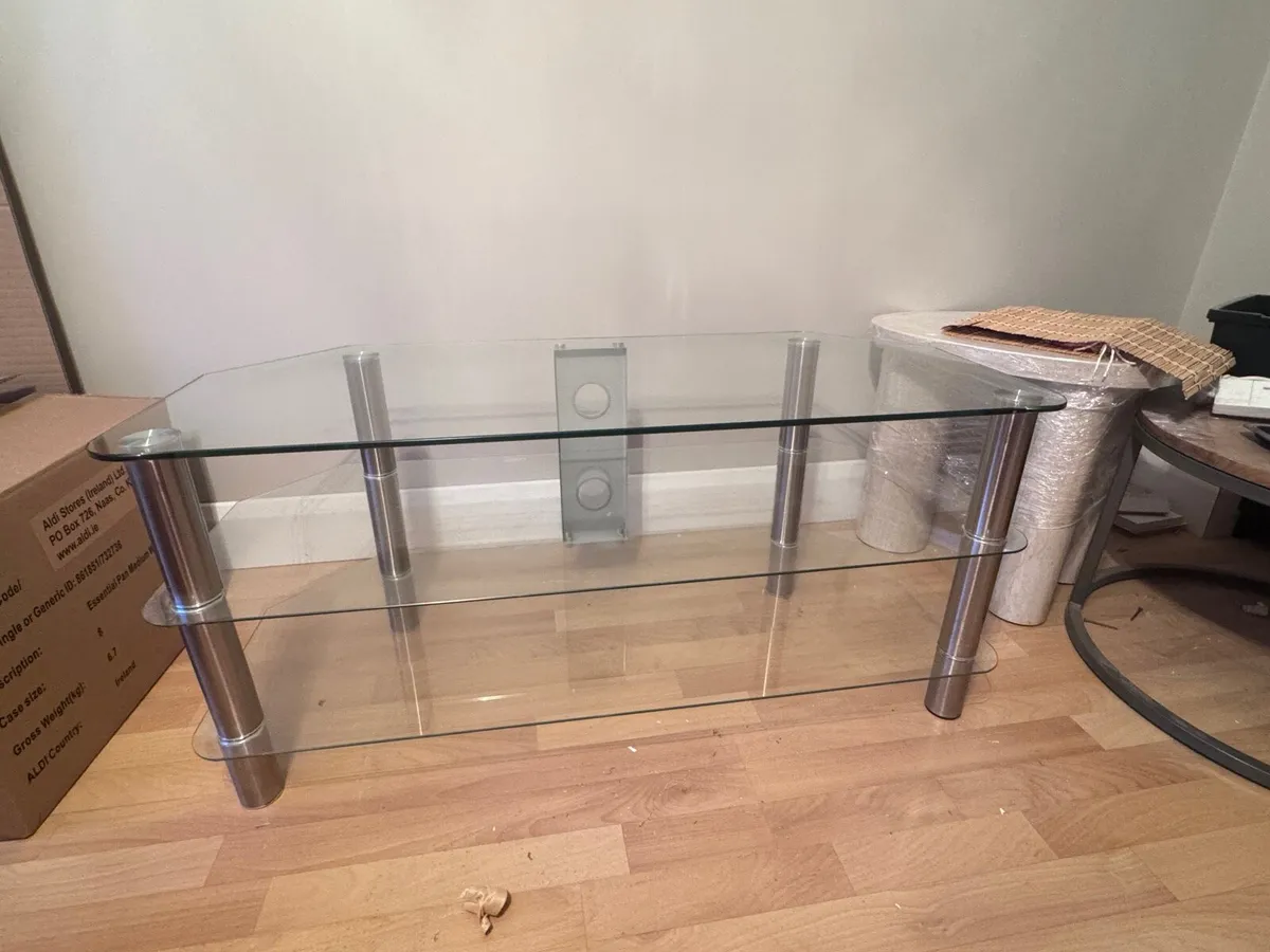 TV stand - Image 1