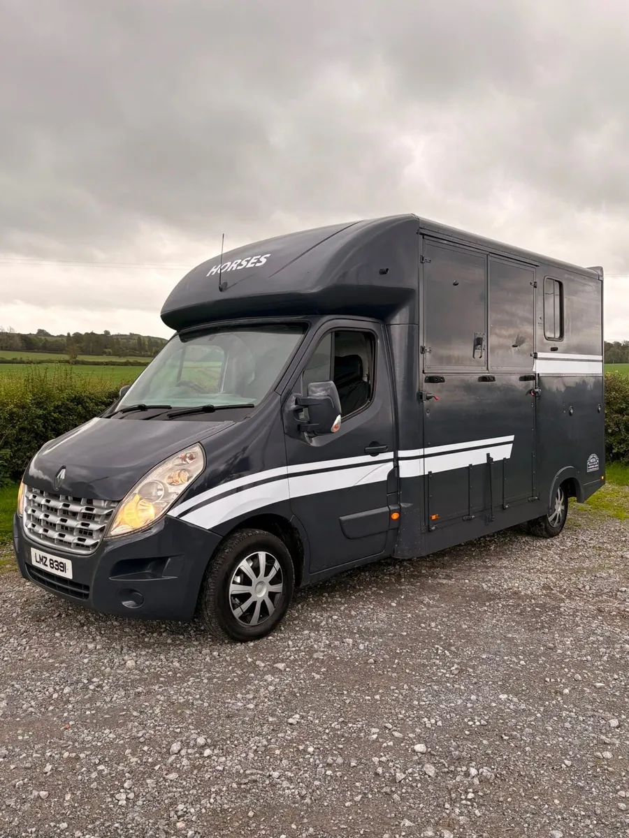 Horse lorry - Image 1