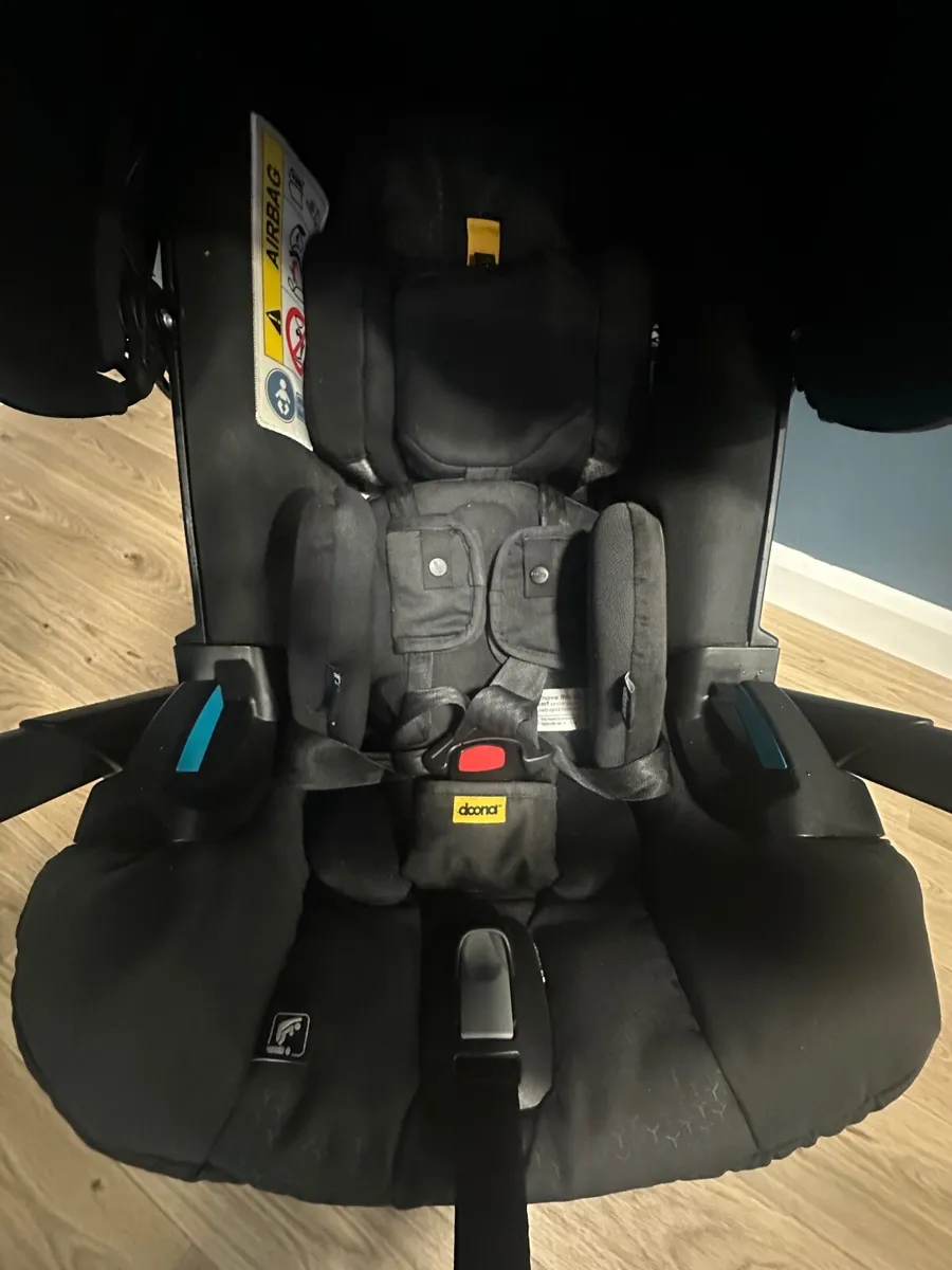 Doona buggy car seat isofix base - Image 2