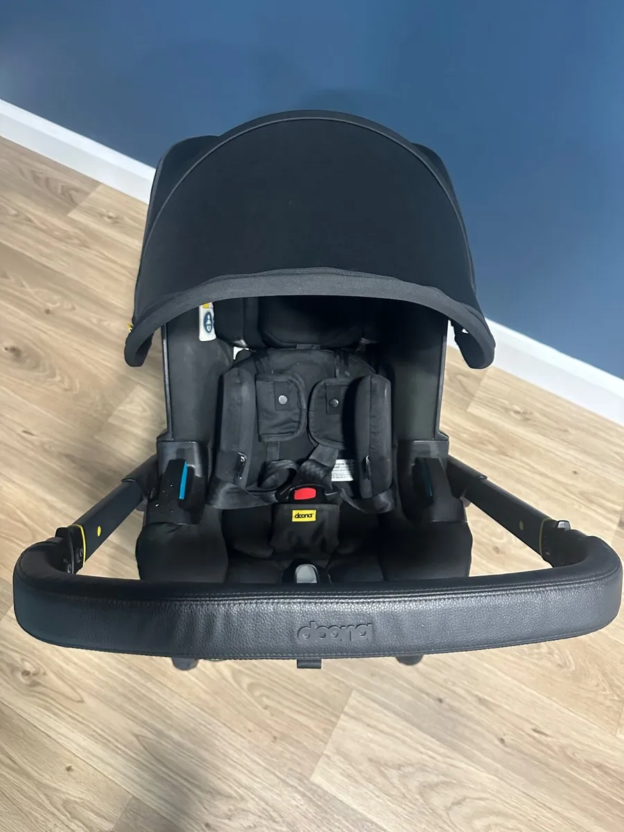 Doona buggy car seat isofix base - Image 3