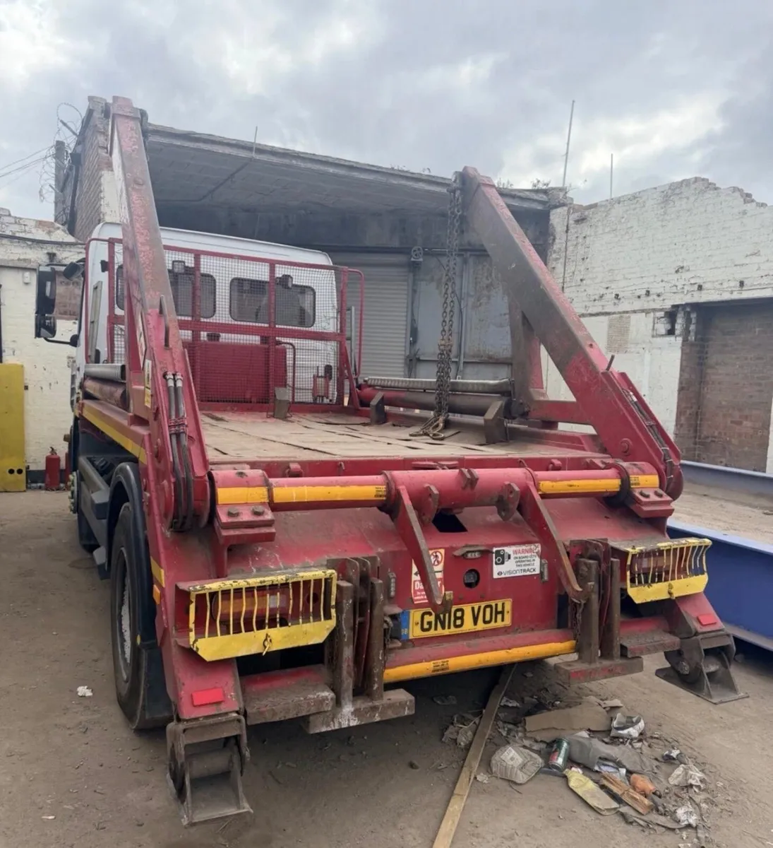 MERCEDES SKIP TRUCK ( 2018 ) - Image 3