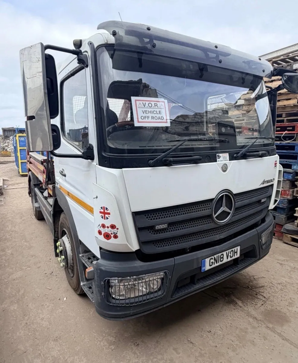 MERCEDES SKIP TRUCK ( 2018 ) - Image 1