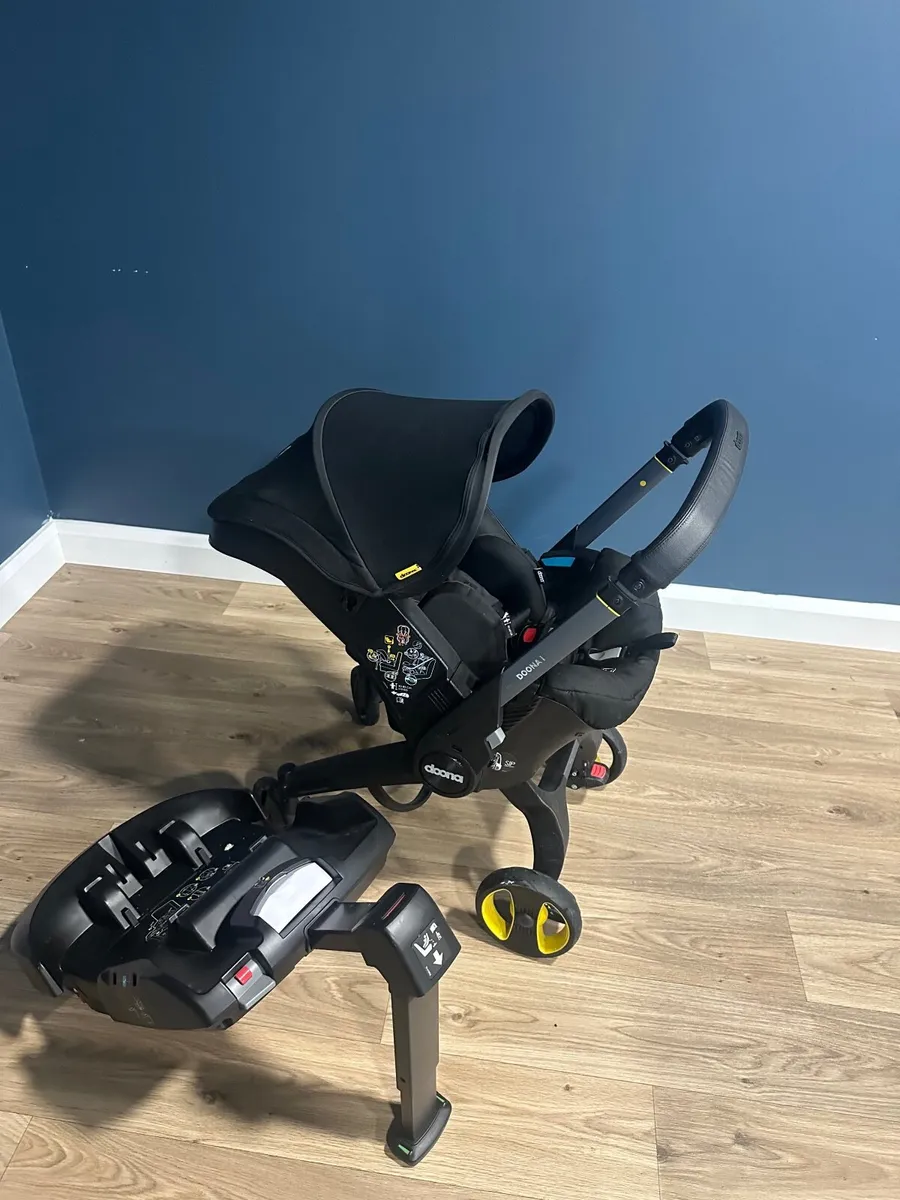 Doona buggy car seat isofix base - Image 1