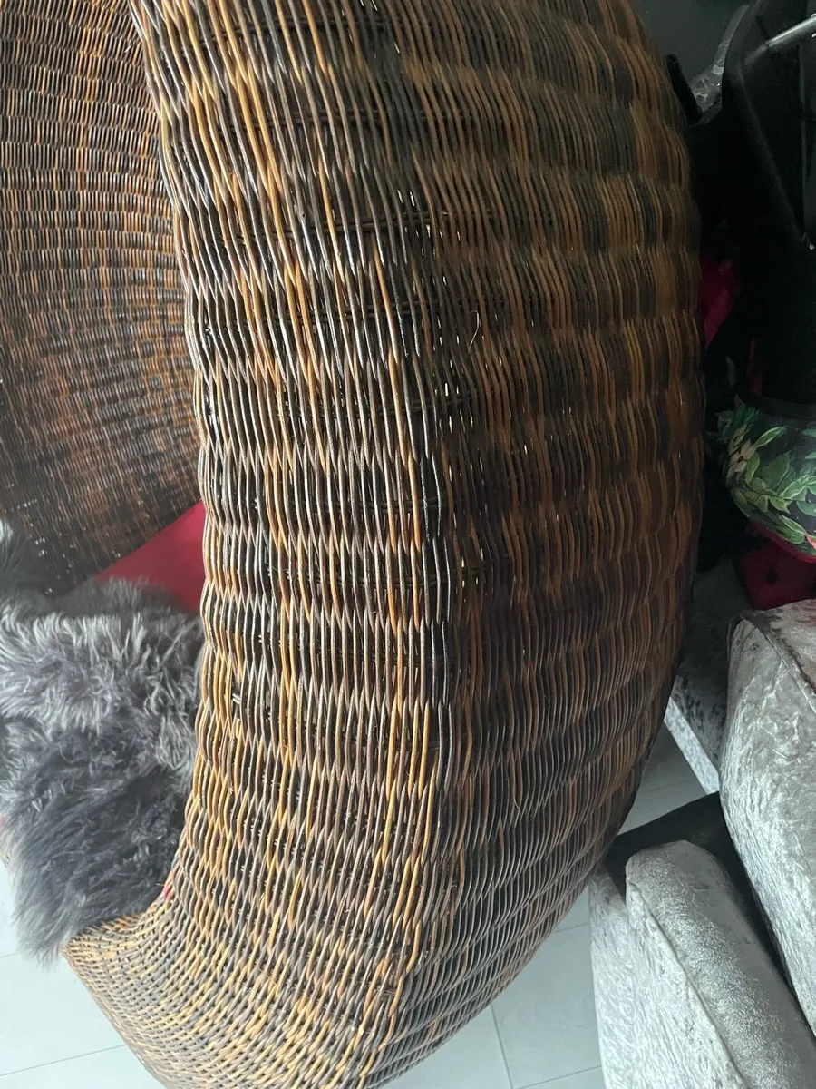 Brown wicker circular love seat - Image 4