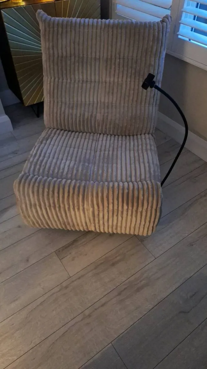 Lounge chair - Image 2