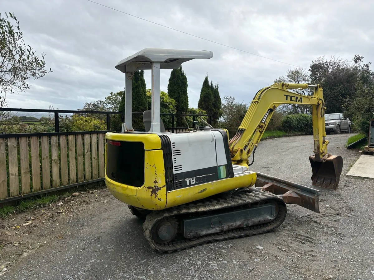 Takeuchi TB025 digger - Image 4