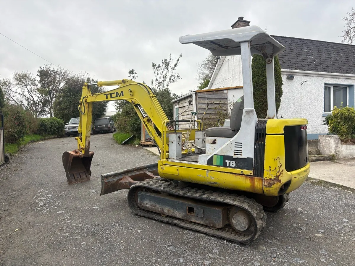 Takeuchi TB025 digger - Image 1