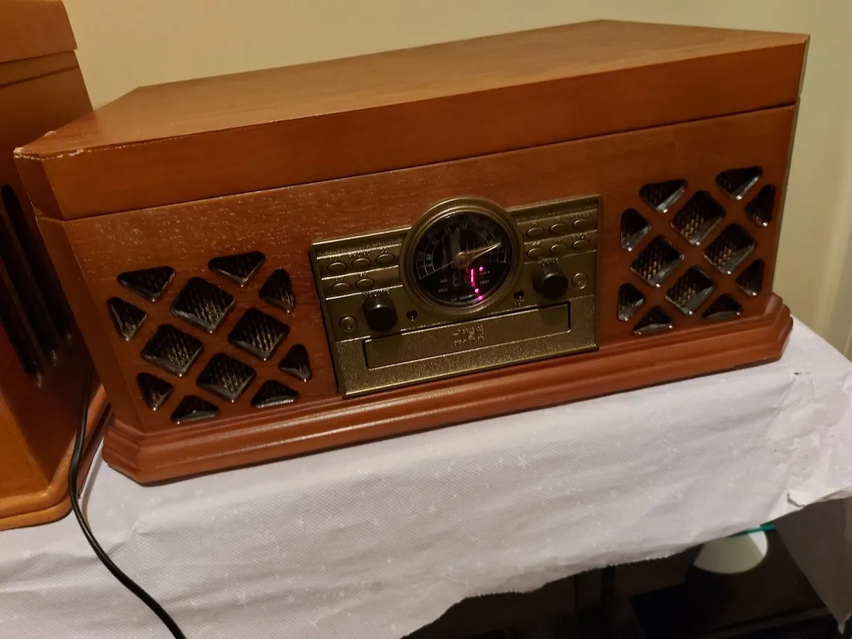 Zennox Stereo System, Model D3939 - Image 1