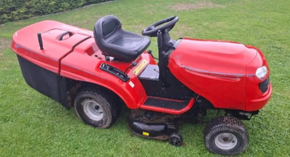 Jonsered Lt2115 ride on mower Delivery available - Image 3