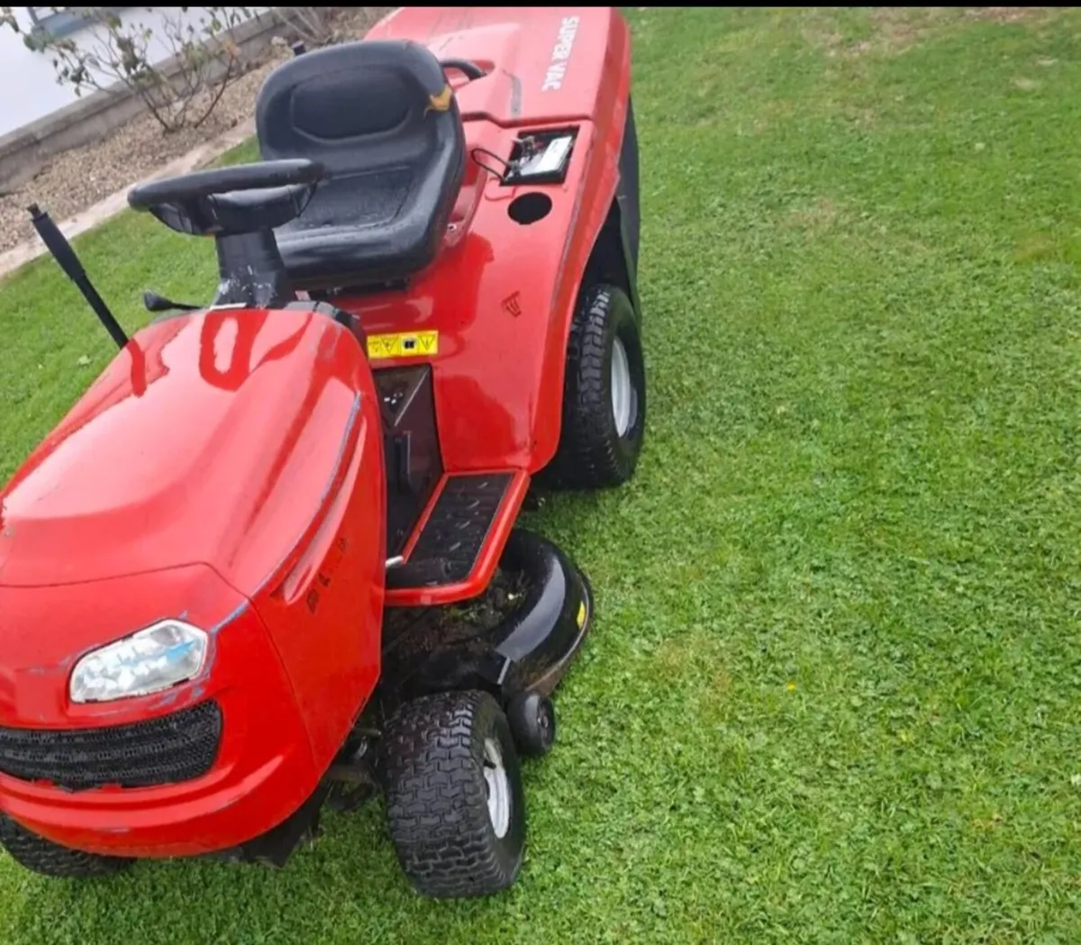 Jonsered Lt2115 ride on mower Delivery available - Image 1