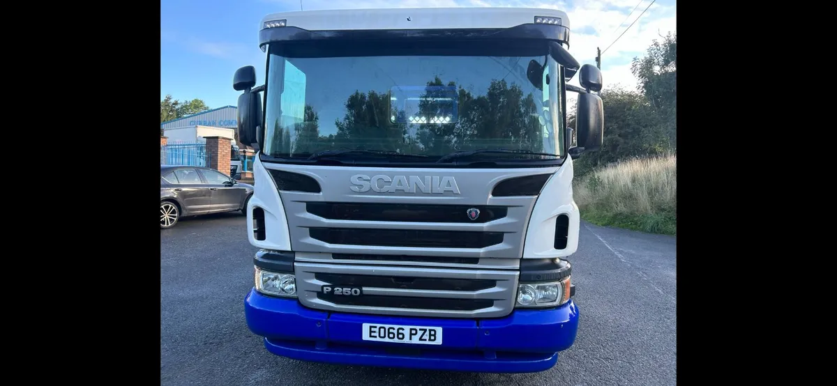 2016 Scania p250 4x2 skip loader - Image 2