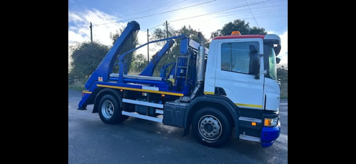 2016 Scania p250 4x2 skip loader - Image 4