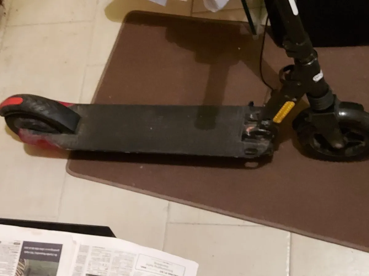 Electric Scooter in very good condition,no charger - Image 2