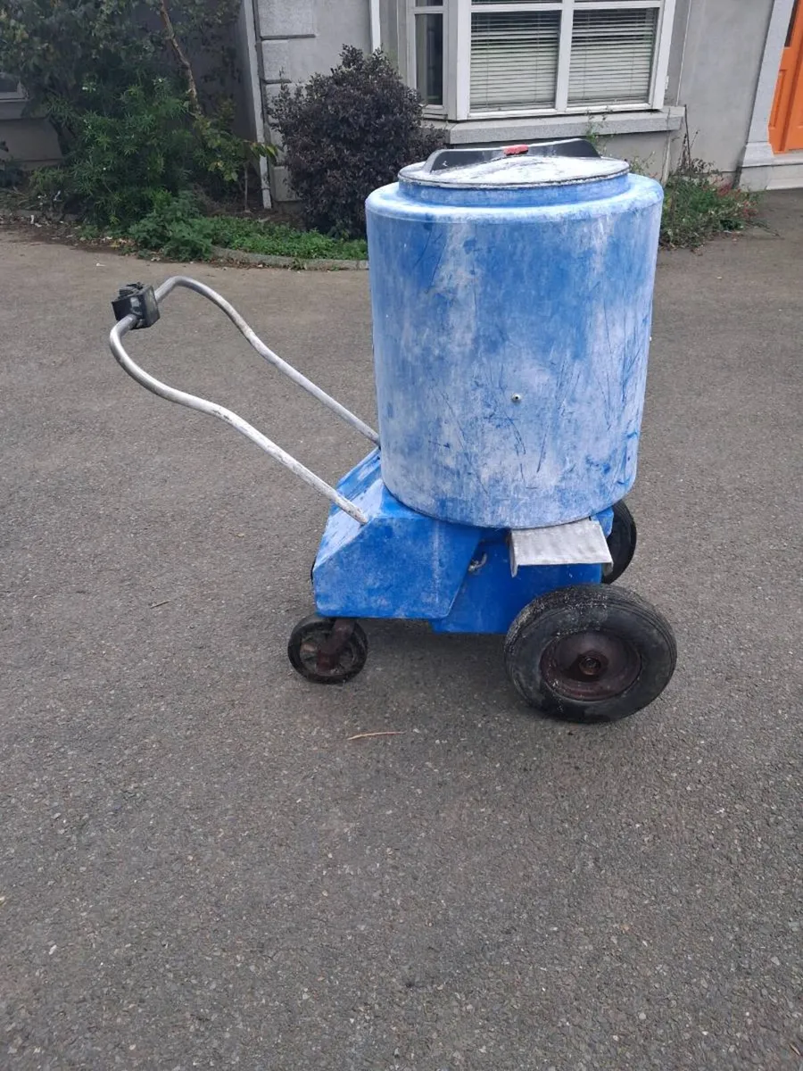 Cubicle lime spreader - Image 1