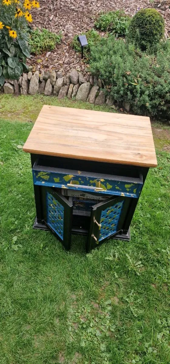 Cabinet - Image 1