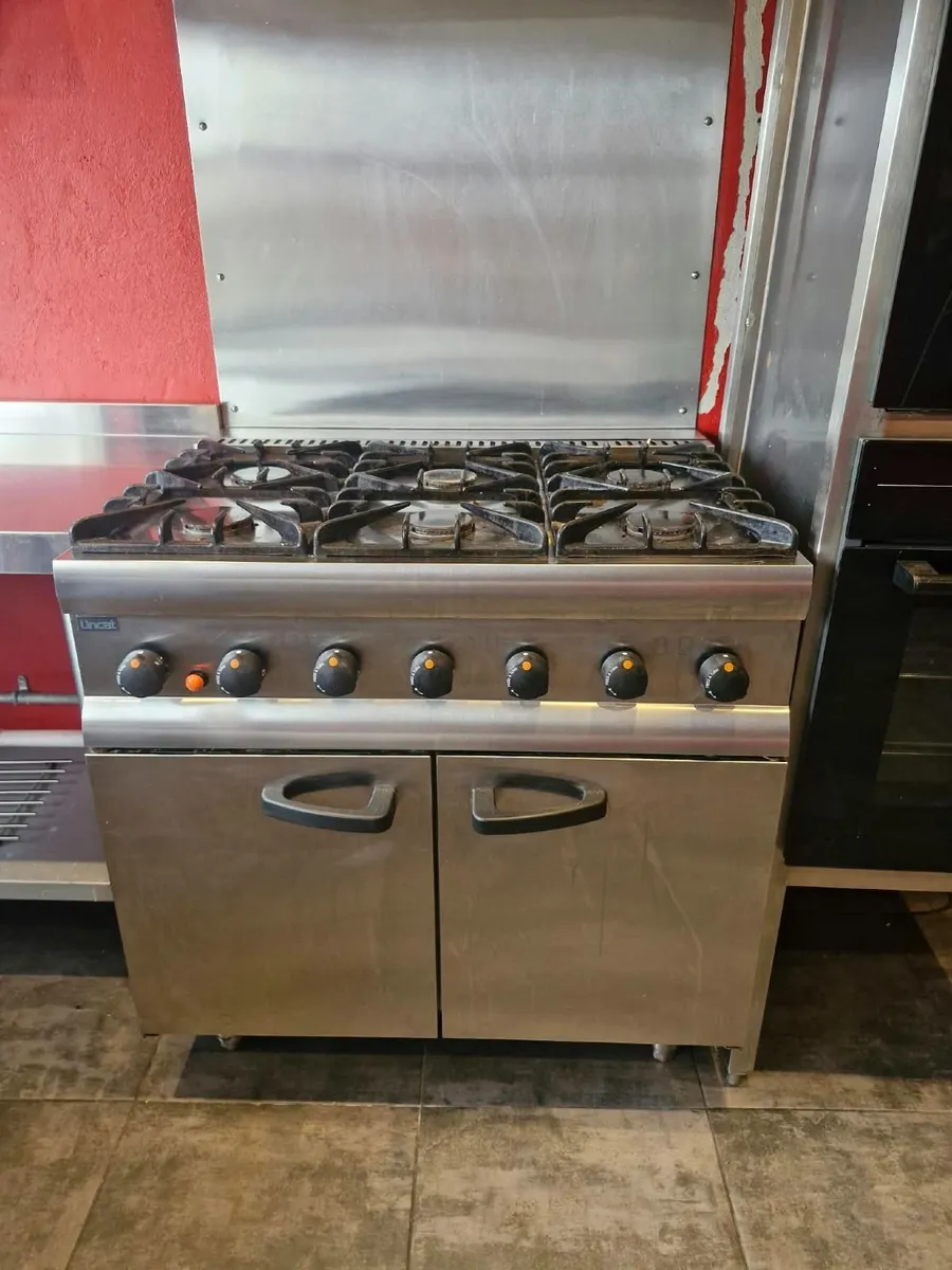 Lincat 6 gas ring cooker and double gas oven - Image 1