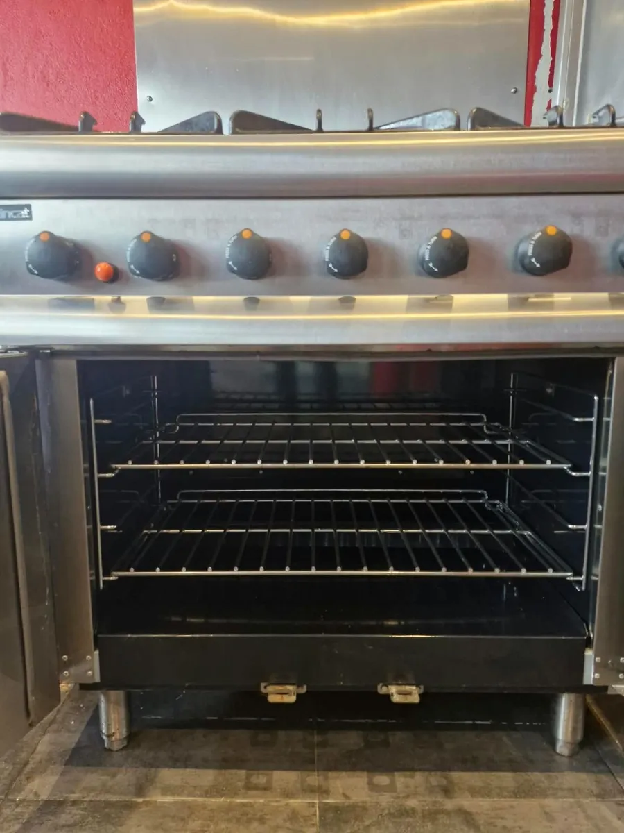 Lincat 6 gas ring cooker and double gas oven - Image 2