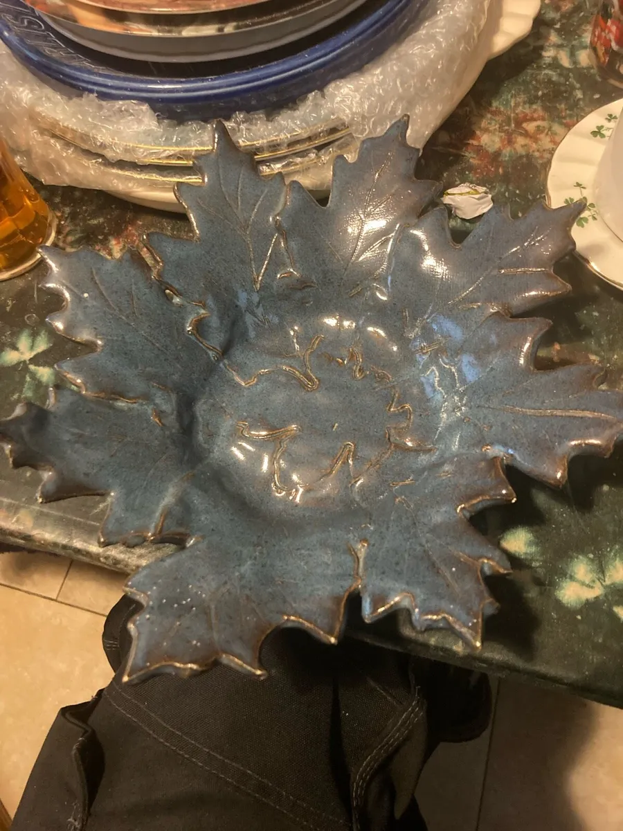 Maple leaf pottery bowl free postage - Image 1