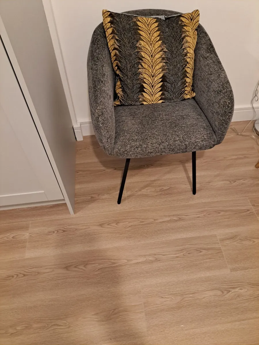 Chairs - Image 3