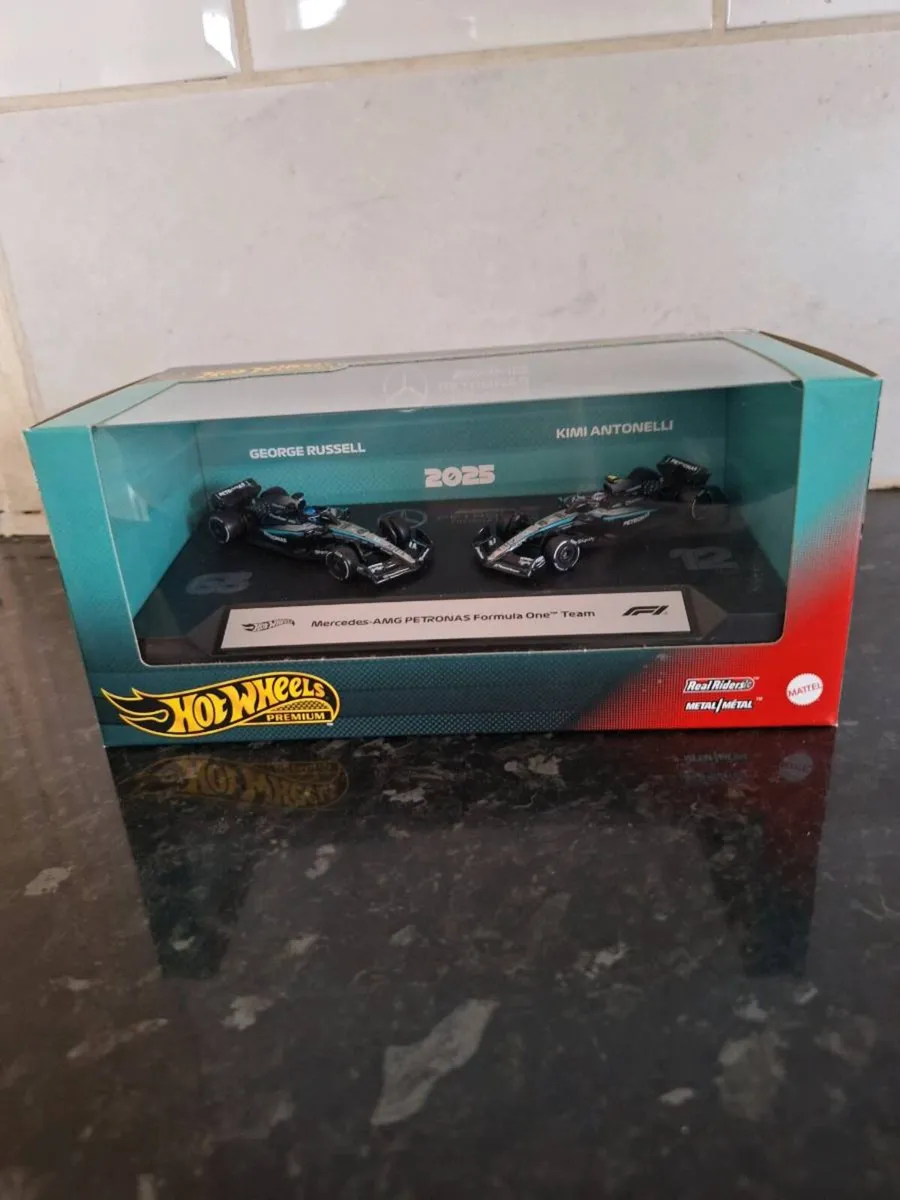 Hot Wheels Premium Formula 1 Mercedes Collection - Image 1