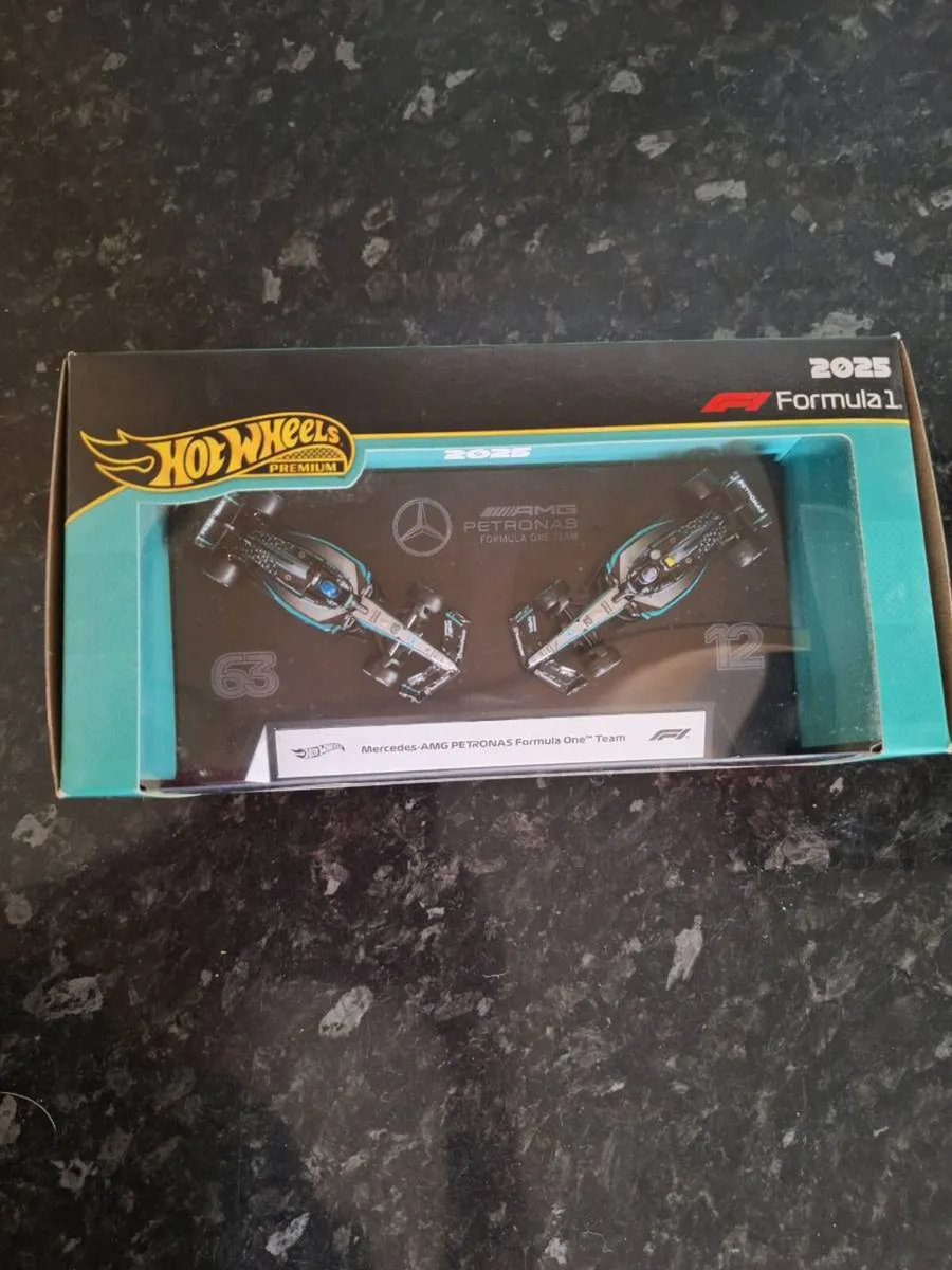 Hot Wheels Premium Formula 1 Mercedes Collection - Image 2