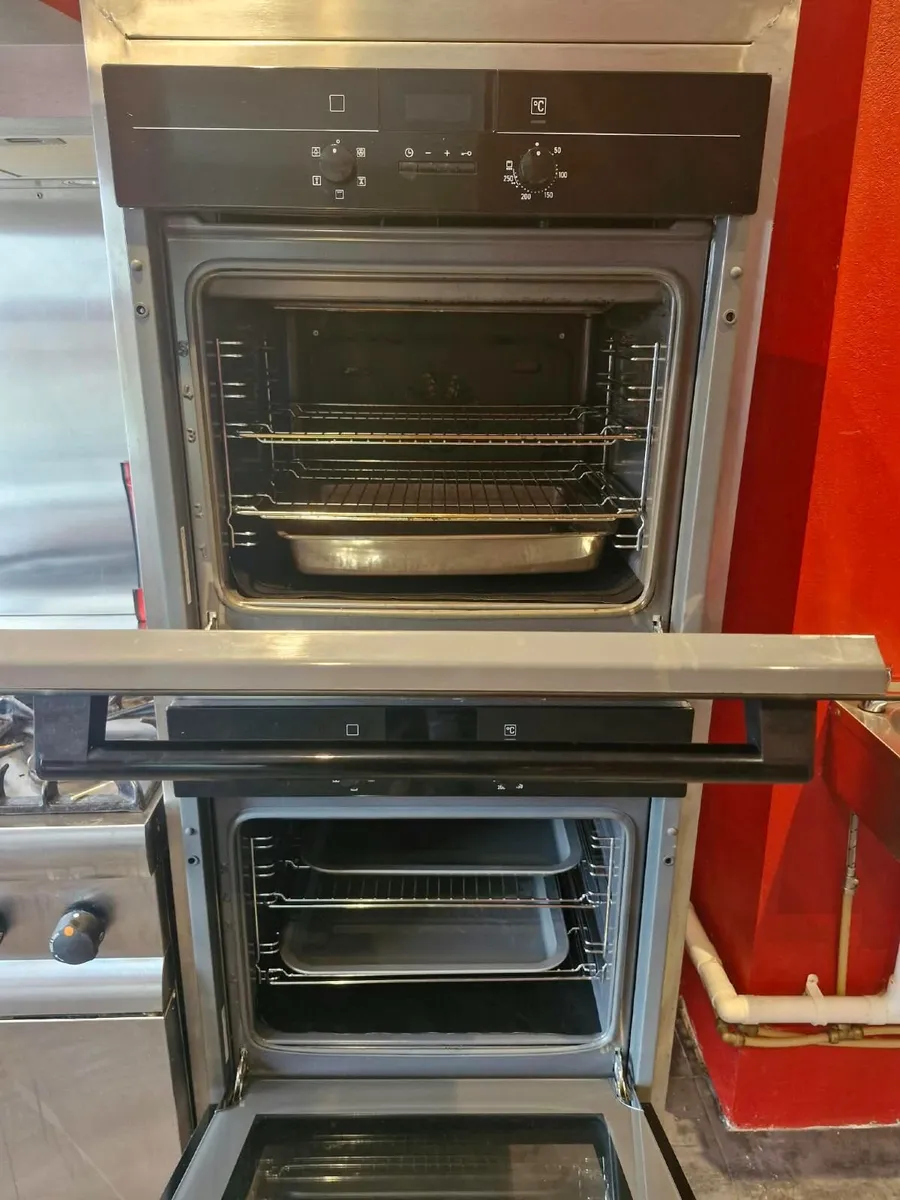 2 x Siemens Ovens and Stand - Image 2