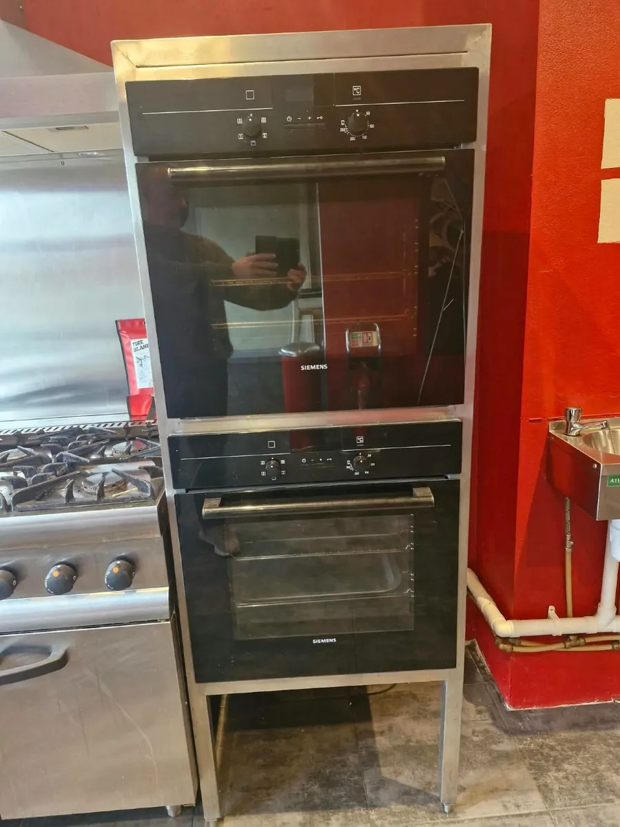 2 x Siemens Ovens and Stand - Image 3